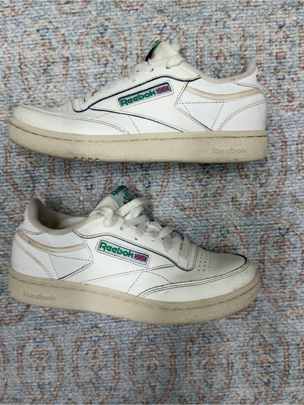 Reebok club c vintage 85 Kids White Sneakers with Green Logo Accent size 3.5